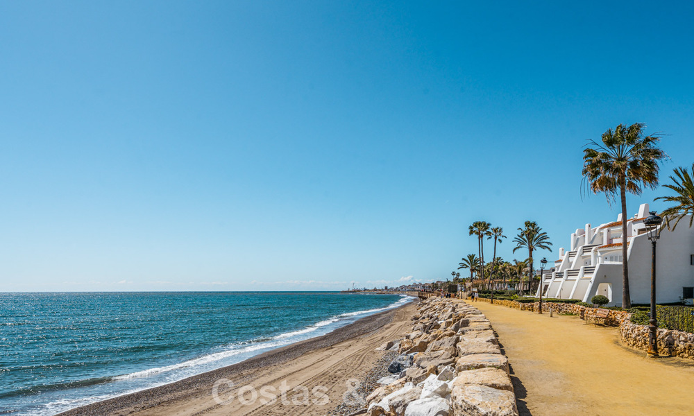 Eersteklas gerenoveerd strandappartement met zeezicht te koop op de Golden Mile van Marbella 779048