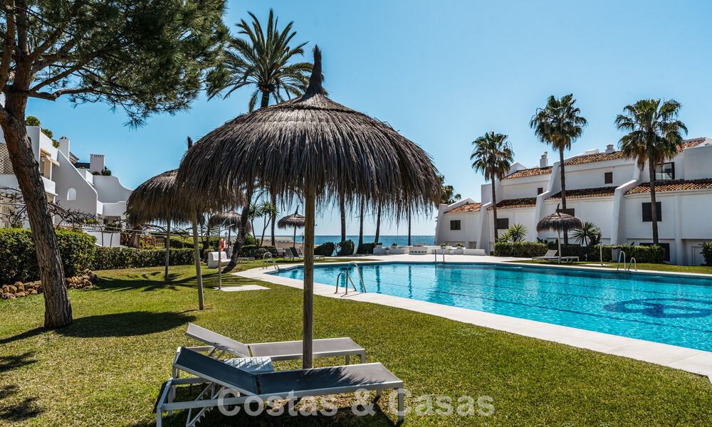 Eersteklas gerenoveerd strandappartement met zeezicht te koop op de Golden Mile van Marbella 779049
