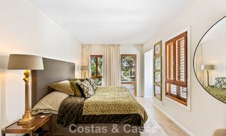 Eerstelijnsgolf penthouse met prachtig golf- en zeezicht te koop in een beveiligde gemeenschap van Nueva Andalucia, Marbella 779095 