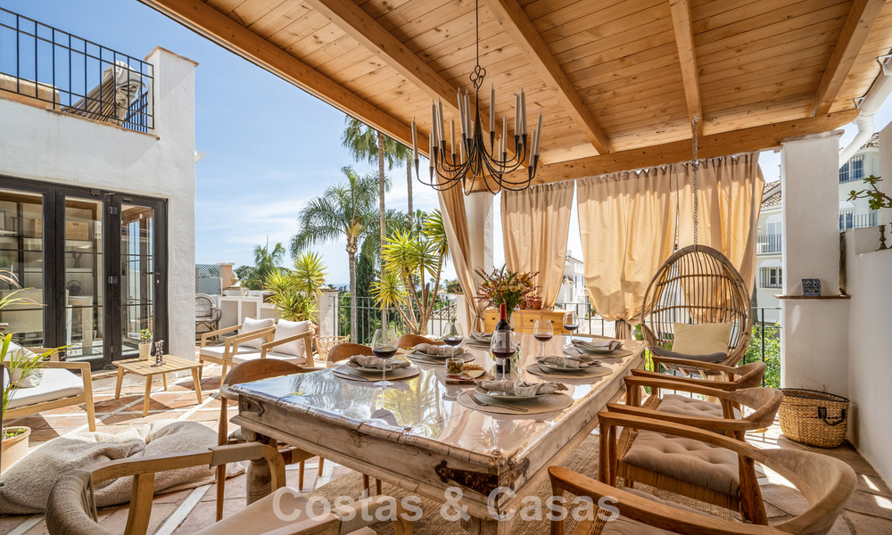Prachtig gerenoveerd herenhuis in een tijdloze Andalusische stijl met zeezicht te koop gelegen op de Golden Mile van Marbella 778961