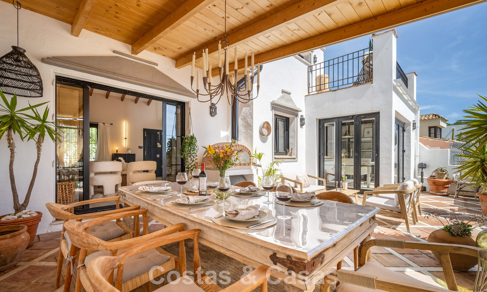 Prachtig gerenoveerd herenhuis in een tijdloze Andalusische stijl met zeezicht te koop gelegen op de Golden Mile van Marbella 778962
