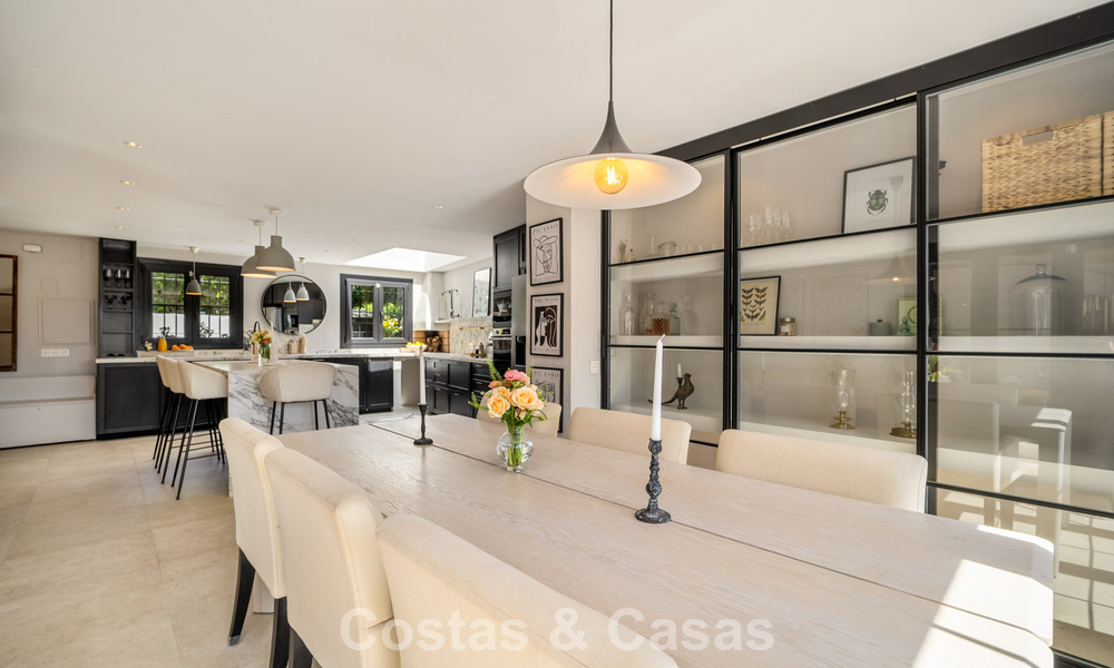 Prachtig gerenoveerd herenhuis in een tijdloze Andalusische stijl met zeezicht te koop gelegen op de Golden Mile van Marbella 778967