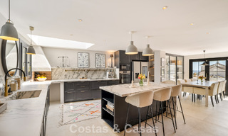 Prachtig gerenoveerd herenhuis in een tijdloze Andalusische stijl met zeezicht te koop gelegen op de Golden Mile van Marbella 778969 