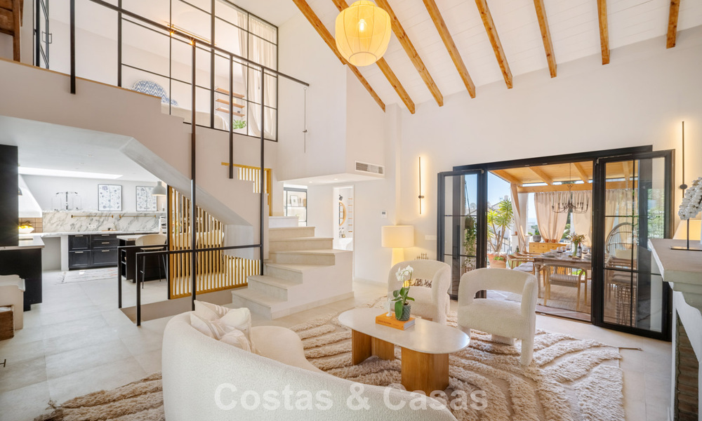 Prachtig gerenoveerd herenhuis in een tijdloze Andalusische stijl met zeezicht te koop gelegen op de Golden Mile van Marbella 778970