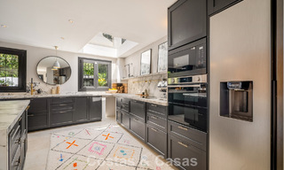 Prachtig gerenoveerd herenhuis in een tijdloze Andalusische stijl met zeezicht te koop gelegen op de Golden Mile van Marbella 778972 