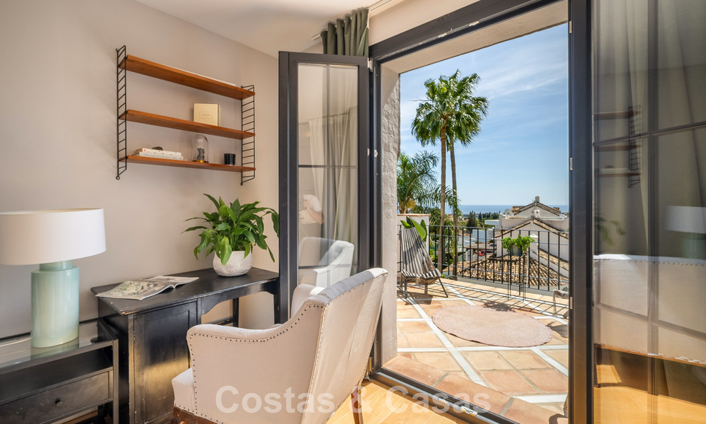 Prachtig gerenoveerd herenhuis in een tijdloze Andalusische stijl met zeezicht te koop gelegen op de Golden Mile van Marbella 778974