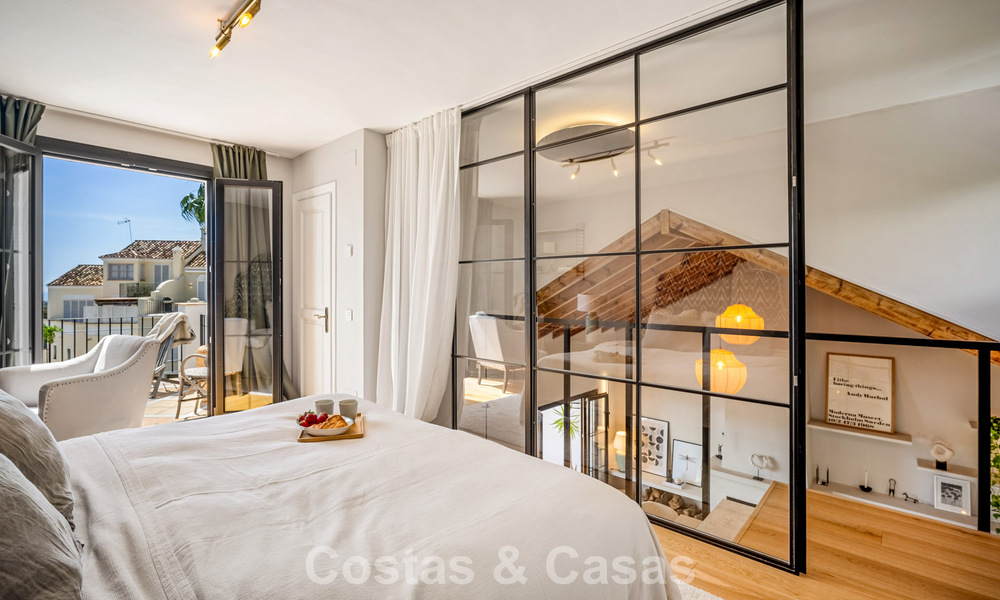 Prachtig gerenoveerd herenhuis in een tijdloze Andalusische stijl met zeezicht te koop gelegen op de Golden Mile van Marbella 778975