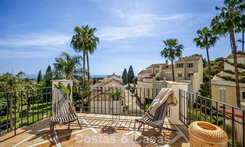 Prachtig gerenoveerd herenhuis in een tijdloze Andalusische stijl met zeezicht te koop gelegen op de Golden Mile van Marbella 778976