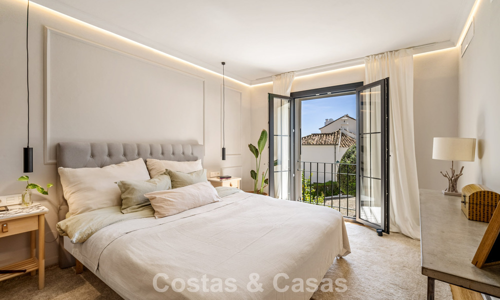 Prachtig gerenoveerd herenhuis in een tijdloze Andalusische stijl met zeezicht te koop gelegen op de Golden Mile van Marbella 778986