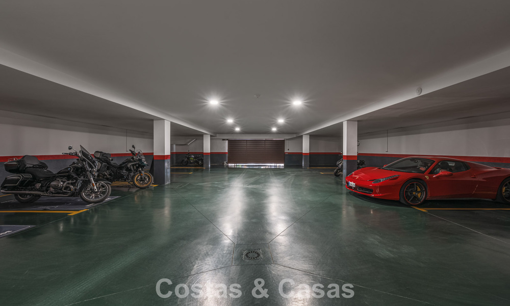 Opmerkelijk, presidentiëel paleis te koop, in de vooraanstaande, gated gemeenschap van Sierra Blanca in Marbella 779321