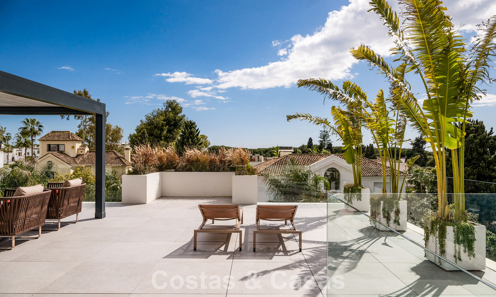 Instapklare, geavanceerde luxevilla te koop op een steenworp van het strand op Marbella’s begeerde Golden Mile 779388
