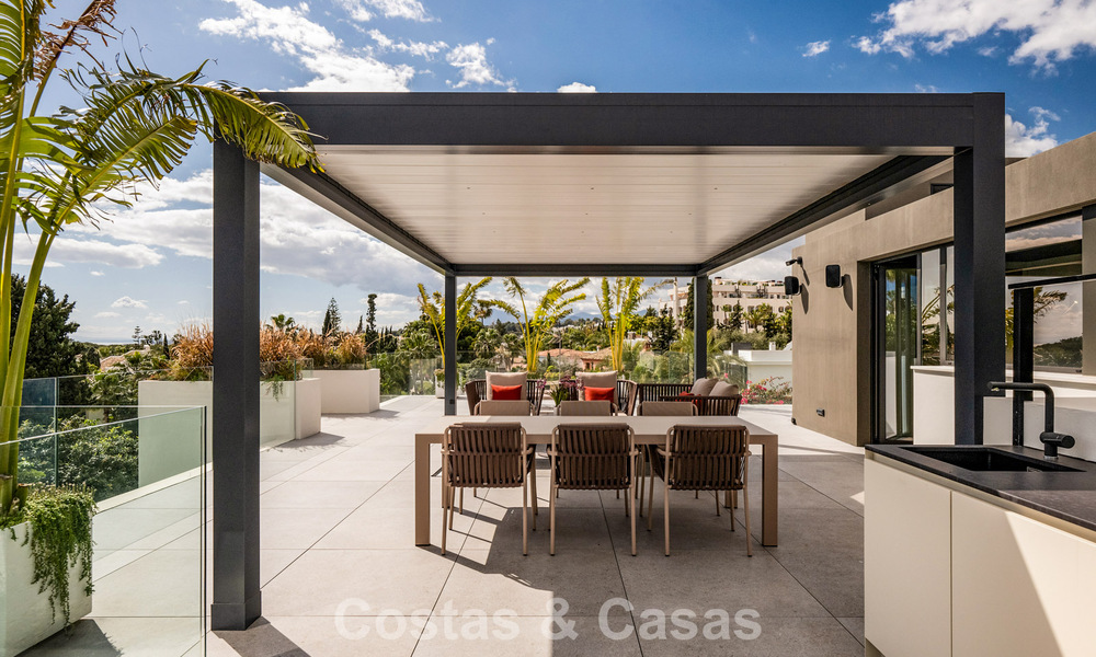 Instapklare, geavanceerde luxevilla te koop op een steenworp van het strand op Marbella’s begeerde Golden Mile 779389