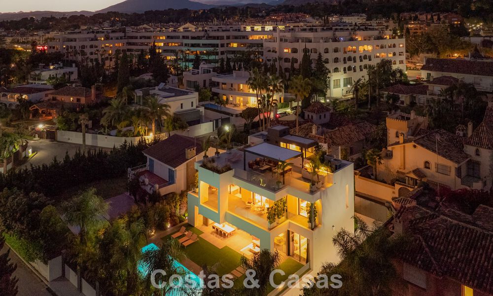 Instapklare, geavanceerde luxevilla te koop op een steenworp van het strand op Marbella’s begeerde Golden Mile 779397