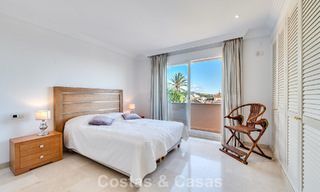 Zonnig en ruim hoekappartement met panoramische vergezichten te koop in de heuvels van Nueva Andalucia, Marbella 779578 