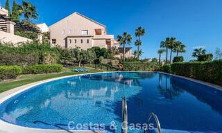 Zonnig en ruim hoekappartement met panoramische vergezichten te koop in de heuvels van Nueva Andalucia, Marbella 779615 