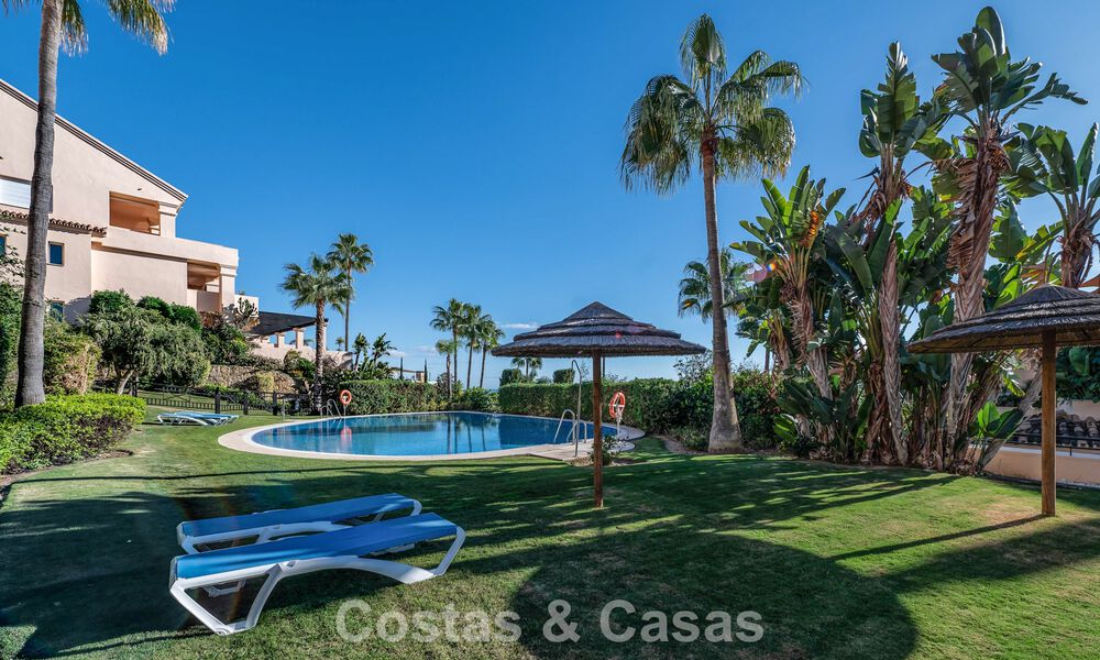 Zonnig en ruim hoekappartement met panoramische vergezichten te koop in de heuvels van Nueva Andalucia, Marbella 779618