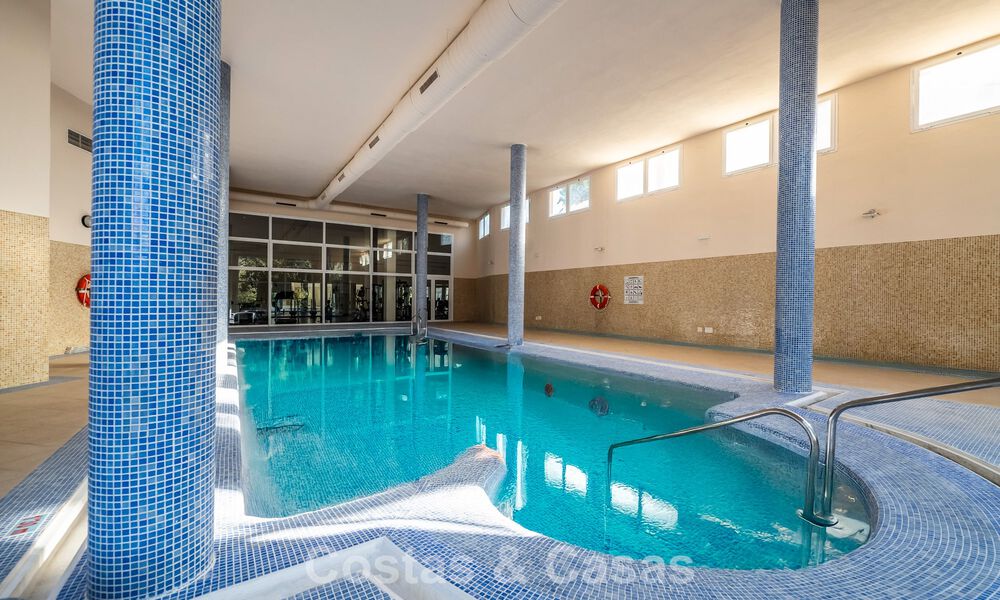 Zonnig en ruim hoekappartement met panoramische vergezichten te koop in de heuvels van Nueva Andalucia, Marbella 779619