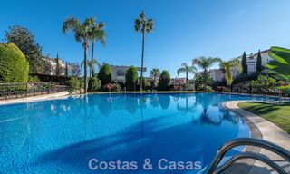 Zonnig en ruim hoekappartement met panoramische vergezichten te koop in de heuvels van Nueva Andalucia, Marbella 779622 