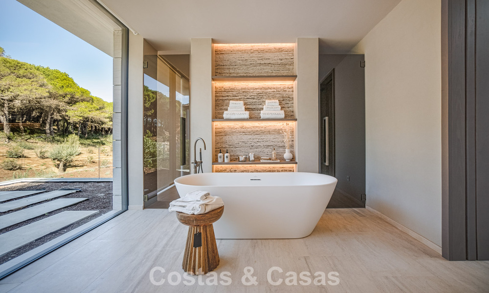 Nieuwe, gesofisticeerde luxevilla te koop in een private, permanent bewaakte gemeenschap van Sotogrande, Costa del Sol 779275