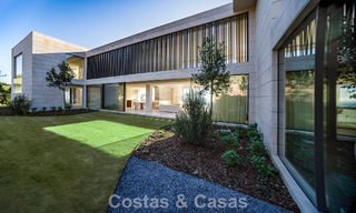Nieuwe, gesofisticeerde luxevilla te koop in een private, permanent bewaakte gemeenschap van Sotogrande, Costa del Sol 779286 