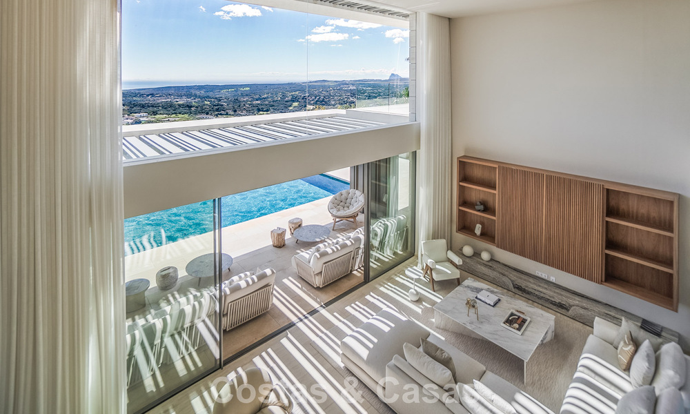 Nieuwe, gesofisticeerde luxevilla te koop in een private, permanent bewaakte gemeenschap van Sotogrande, Costa del Sol 779305