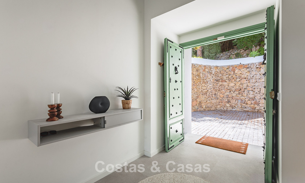 Prestigieus gerenoveerde villa te koop in de geprefereerde, gated urbanisatie van El Madroñal in Marbella - Benahavis 779511