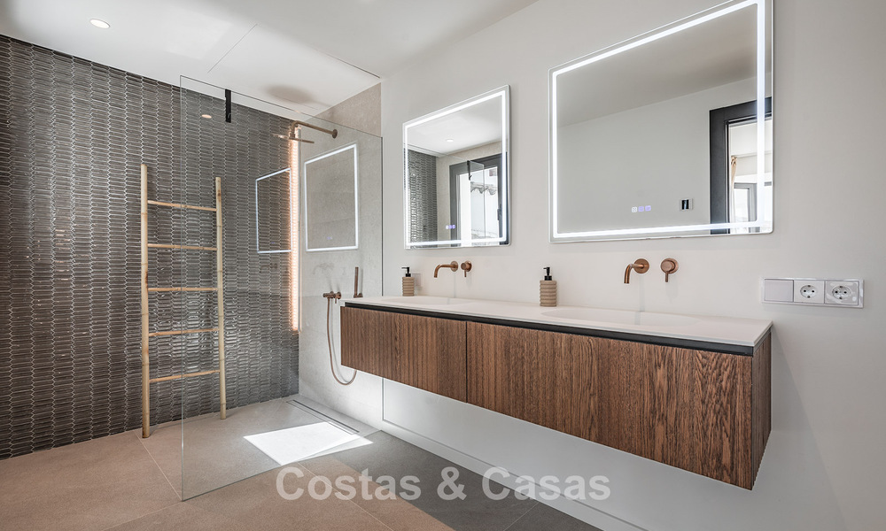 Prestigieus gerenoveerde villa te koop in de geprefereerde, gated urbanisatie van El Madroñal in Marbella - Benahavis 779521