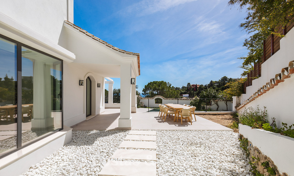 Prestigieus gerenoveerde villa te koop in de geprefereerde, gated urbanisatie van El Madroñal in Marbella - Benahavis 779532