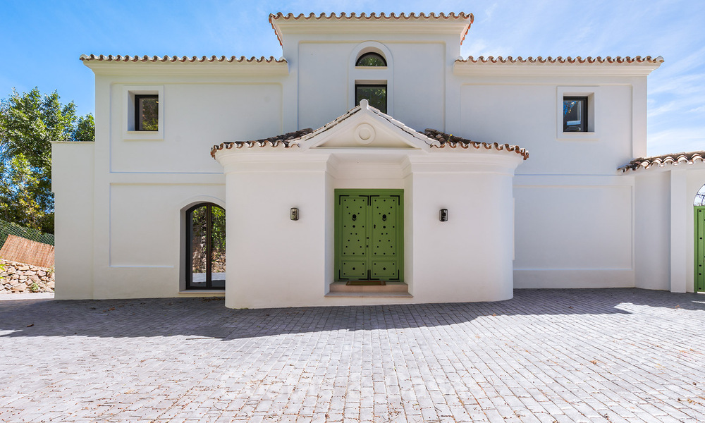 Prestigieus gerenoveerde villa te koop in de geprefereerde, gated urbanisatie van El Madroñal in Marbella - Benahavis 779536