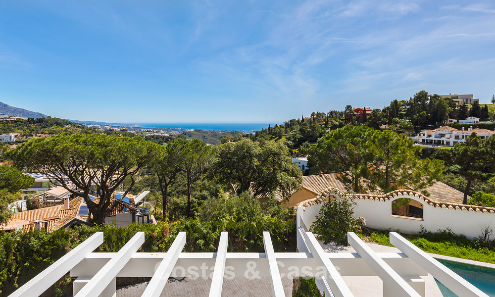 Prestigieus gerenoveerde villa te koop in de geprefereerde, gated urbanisatie van El Madroñal in Marbella - Benahavis 779547