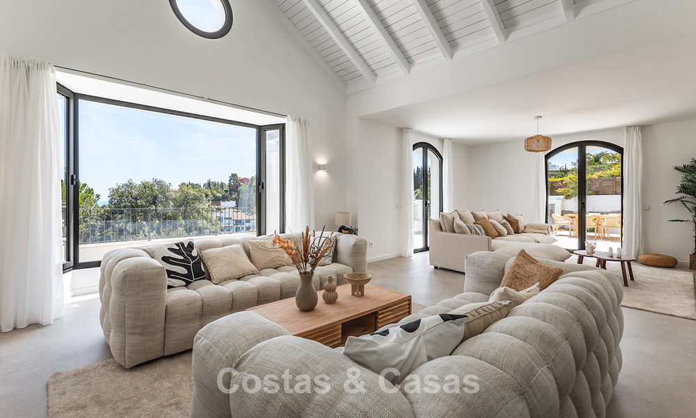 Prestigieus gerenoveerde villa te koop in de geprefereerde, gated urbanisatie van El Madroñal in Marbella - Benahavis 779551