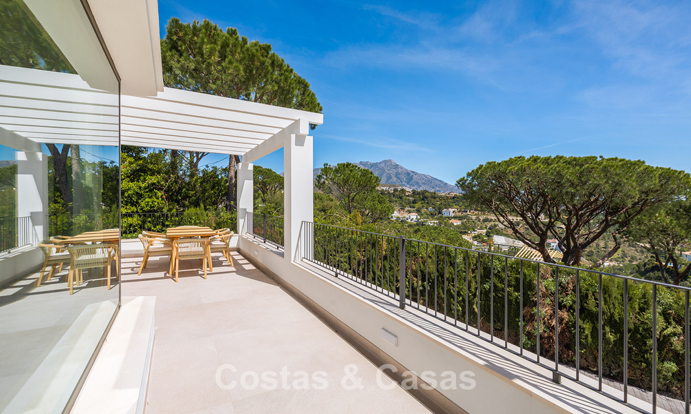 Prestigieus gerenoveerde villa te koop in de geprefereerde, gated urbanisatie van El Madroñal in Marbella - Benahavis 779557