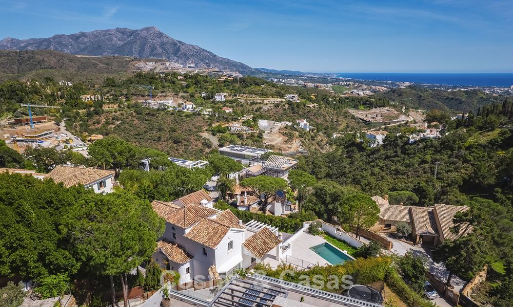 Prestigieus gerenoveerde villa te koop in de geprefereerde, gated urbanisatie van El Madroñal in Marbella - Benahavis 779561