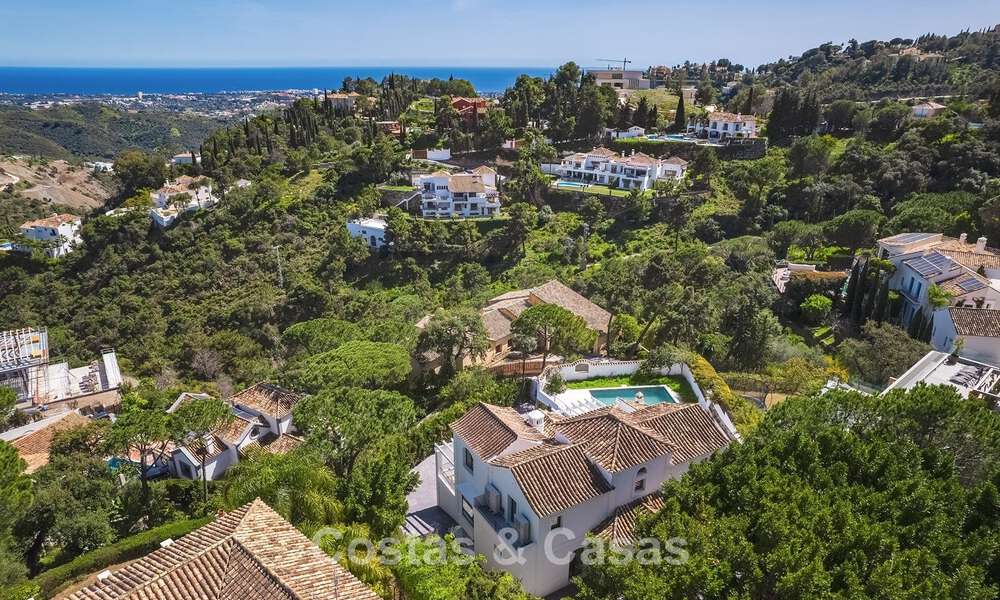 Prestigieus gerenoveerde villa te koop in de geprefereerde, gated urbanisatie van El Madroñal in Marbella - Benahavis 779562