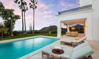 Royale villa met luxueus, mediterrane architectuur te koop, grenzend aan de golfbaan in Marbella - Benahavis 779634 