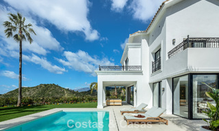 Royale villa met luxueus, mediterrane architectuur te koop, grenzend aan de golfbaan in Marbella - Benahavis 779646 
