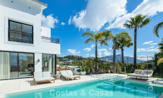 Royale villa met luxueus, mediterrane architectuur te koop, grenzend aan de golfbaan in Marbella - Benahavis 779648 