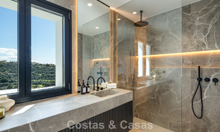 Royale villa met luxueus, mediterrane architectuur te koop, grenzend aan de golfbaan in Marbella - Benahavis 779655 