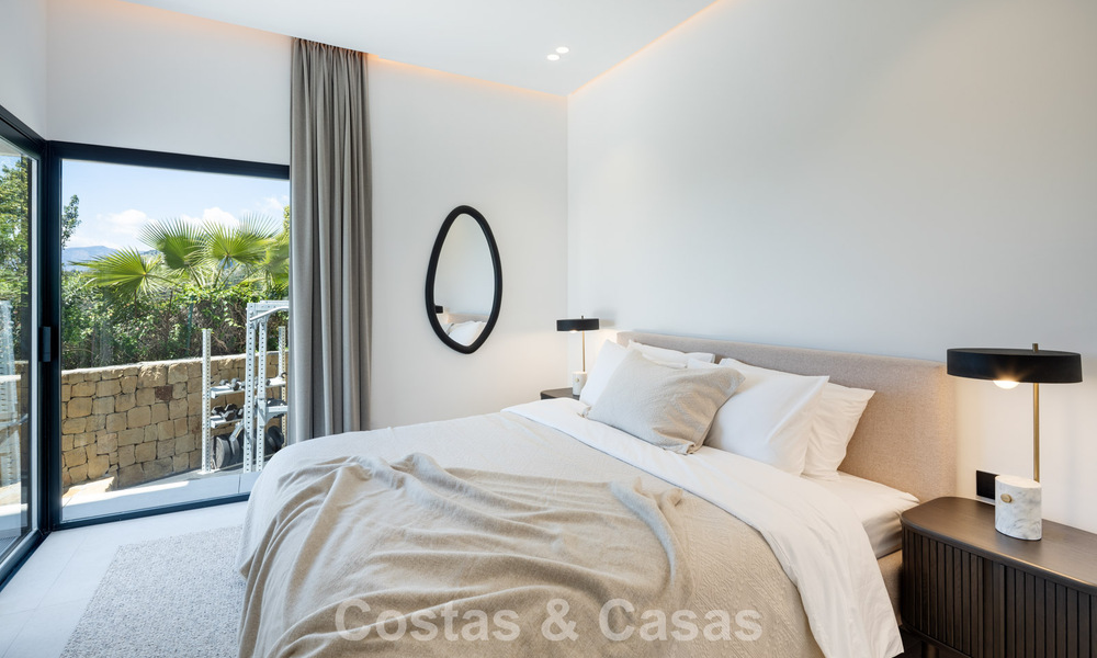 Royale villa met luxueus, mediterrane architectuur te koop, grenzend aan de golfbaan in Marbella - Benahavis 779670