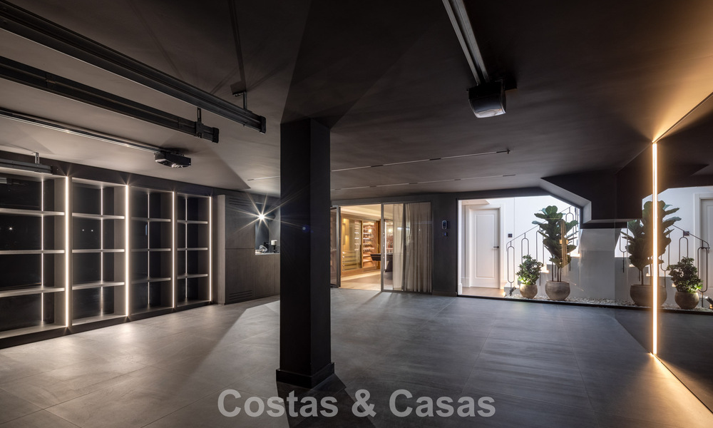Royale villa met luxueus, mediterrane architectuur te koop, grenzend aan de golfbaan in Marbella - Benahavis 779675