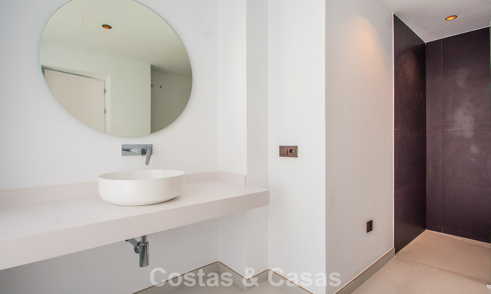 Ruime villa met een moderne, mediterrane bouwstijl te koop ten oosten van Marbella centrum 779850
