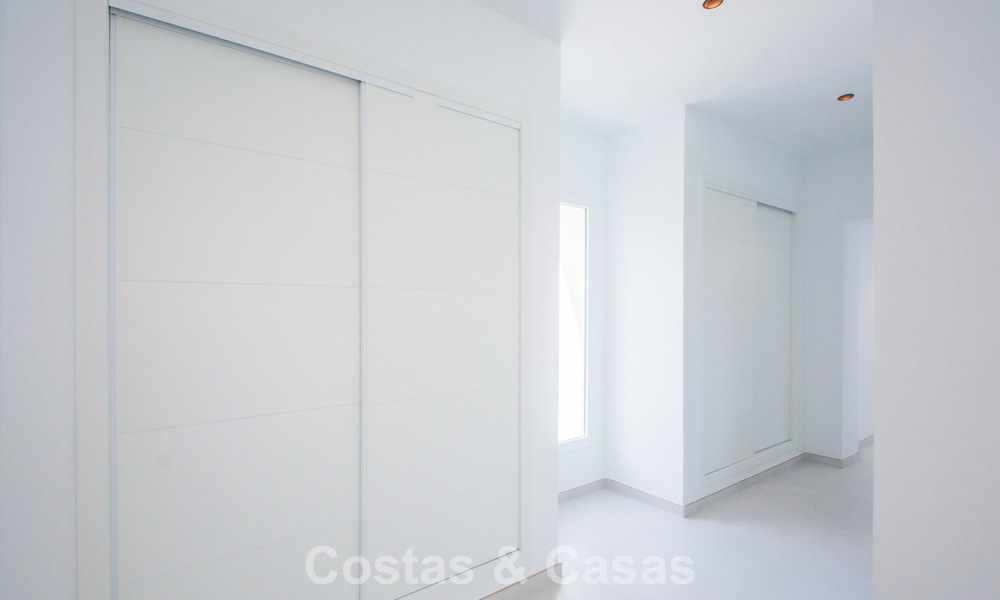 Ruime villa met een moderne, mediterrane bouwstijl te koop ten oosten van Marbella centrum 779851