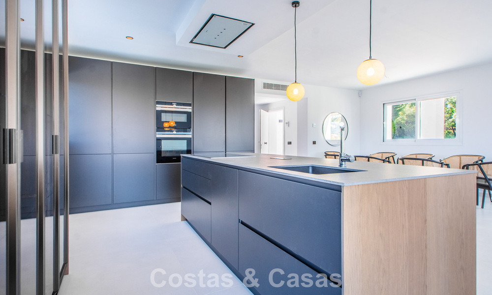 Ruime villa met een moderne, mediterrane bouwstijl te koop ten oosten van Marbella centrum 779854