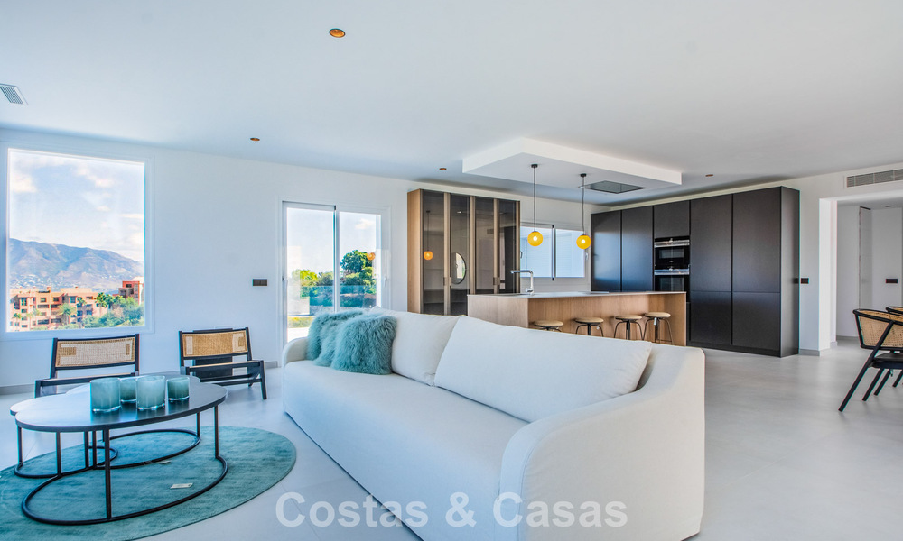 Ruime villa met een moderne, mediterrane bouwstijl te koop ten oosten van Marbella centrum 779856