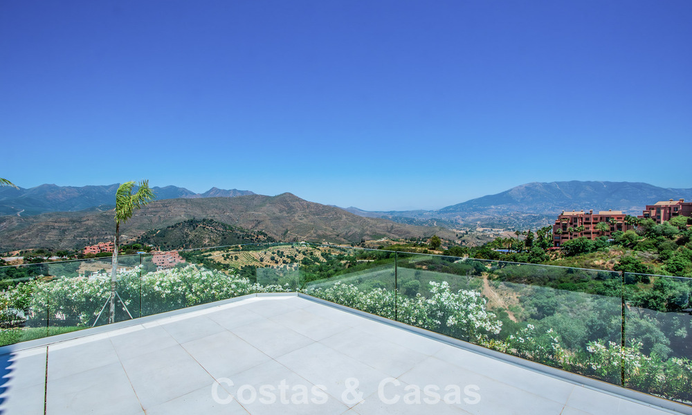 Ruime villa met een moderne, mediterrane bouwstijl te koop ten oosten van Marbella centrum 779864