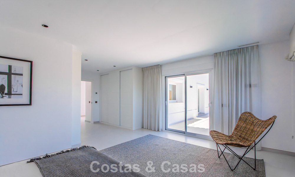 Ruime villa met een moderne, mediterrane bouwstijl te koop ten oosten van Marbella centrum 779866