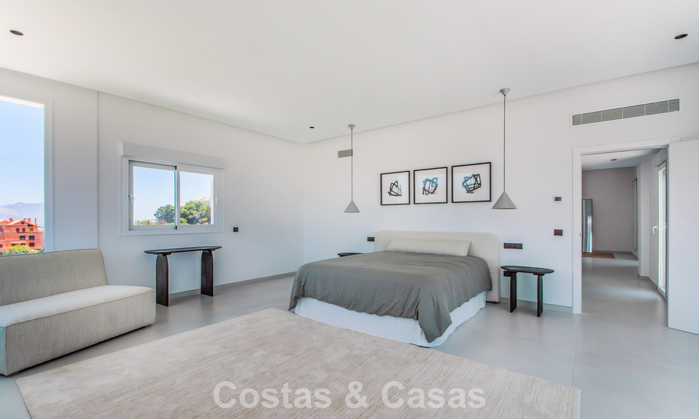 Ruime villa met een moderne, mediterrane bouwstijl te koop ten oosten van Marbella centrum 779874