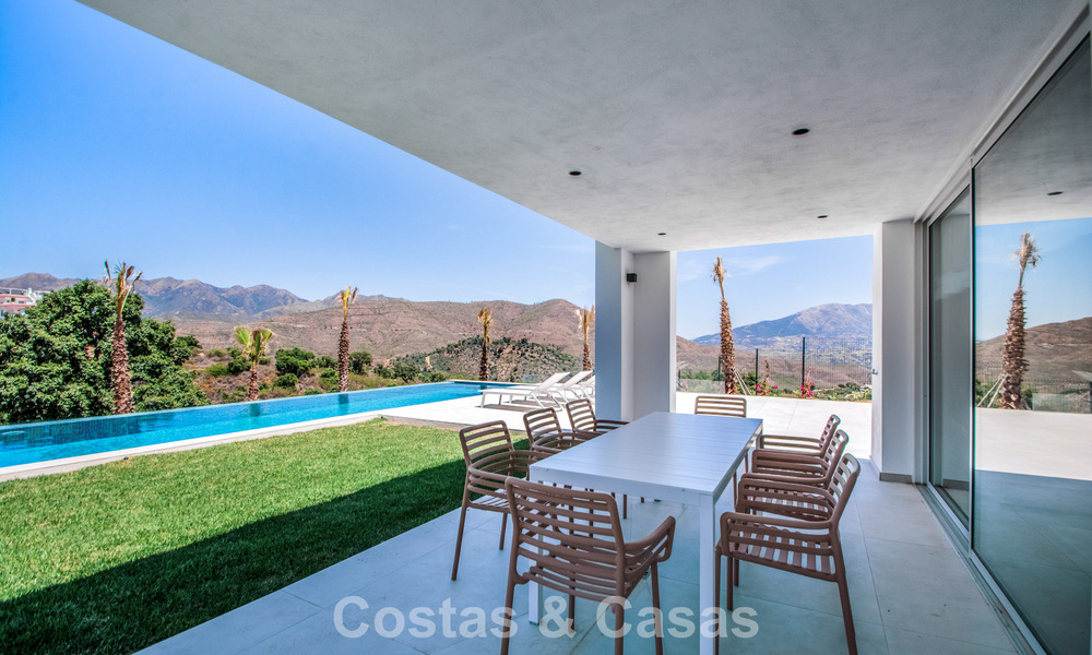 Moderne en instapklare nieuwbouwvilla te koop ten oosten van Marbella centrum 779713