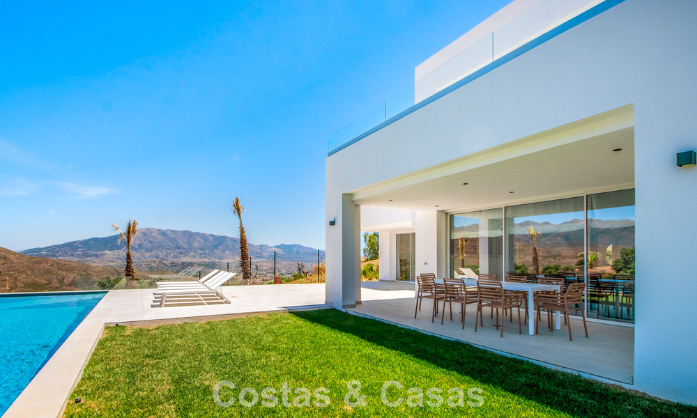 Moderne en instapklare nieuwbouwvilla te koop ten oosten van Marbella centrum 779714