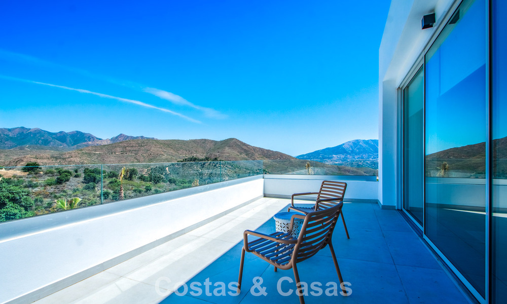 Moderne en instapklare nieuwbouwvilla te koop ten oosten van Marbella centrum 779723